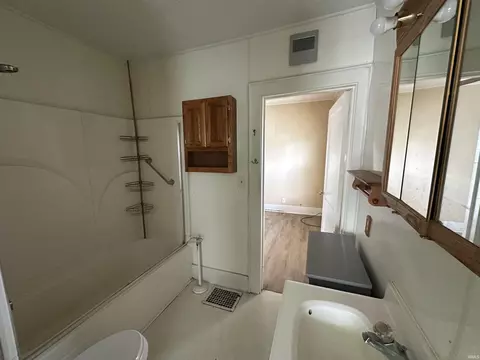 Bath - 909 E Taylor St, Kokomo, IN 46901 photo 2 of 2