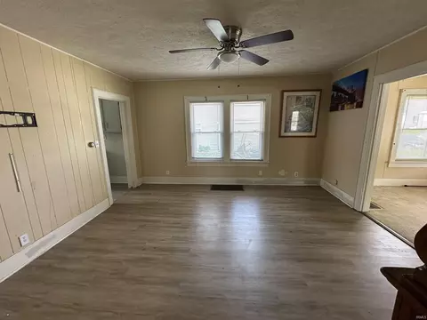 Living - 909 E Taylor St, Kokomo, IN 46901 photo 2 of 4