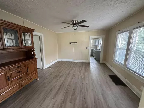 Living - 909 E Taylor St, Kokomo, IN 46901 photo 3 of 4