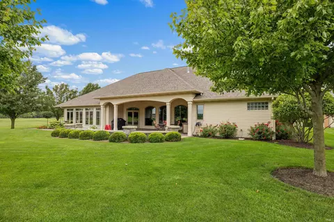 Exterior - 1802 Bent Tree Ct, Auburn, IN 46706 photo 6 of 11
