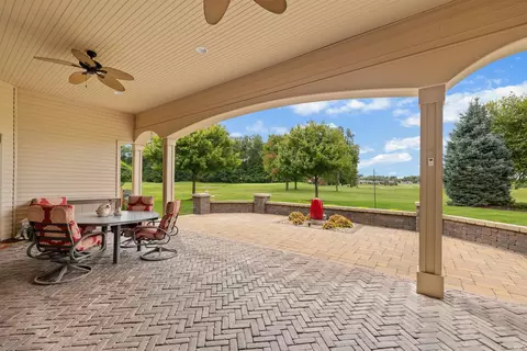 Exterior - 1802 Bent Tree Ct, Auburn, IN 46706 photo 10 of 11