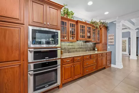 Kitchen - 1802 Bent Tree Ct, Auburn, IN 46706 photo 5 of 8