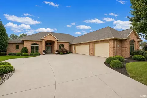 Exterior - 1802 Bent Tree Ct, Auburn, IN 46706 photo 2 of 11