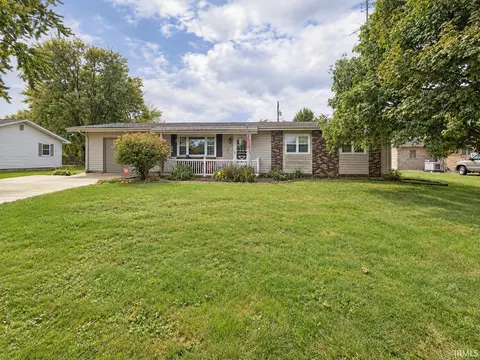 517 E Violet Dr, Francesville, IN 47946