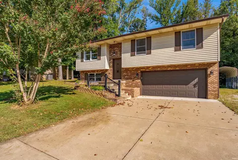 1207 Westwood Hills Dr, Evansville, IN 47720