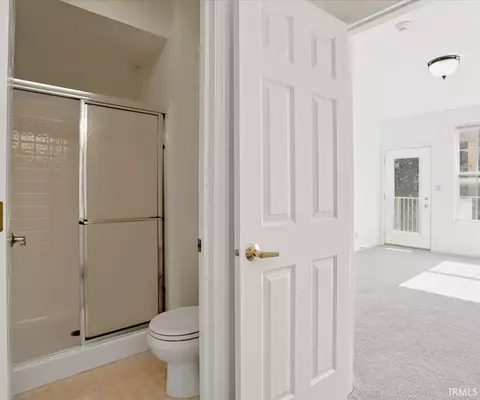 Bath - 3707 E Barrington Dr #D204, Bloomington, IN 47408 photo 2 of 3