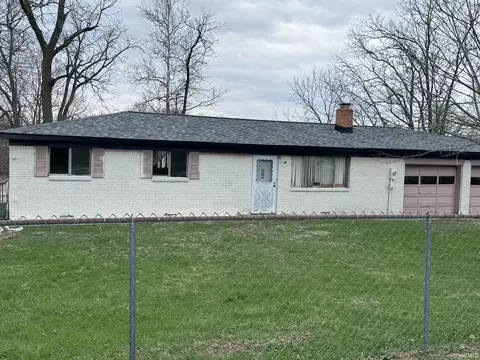404 N Mohee Dr, Hartford City, IN 47348