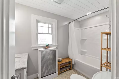 Bath - 207 E Main St, Mentone, IN 46539 photo 2 of 4