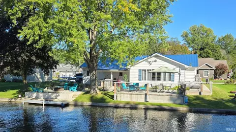 7180 S 165, Wolcottville, IN 46795