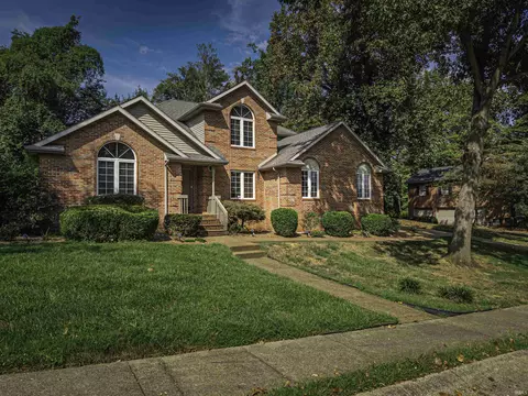 5621 Autumn Ridge Dr, Newburgh, IN 47630