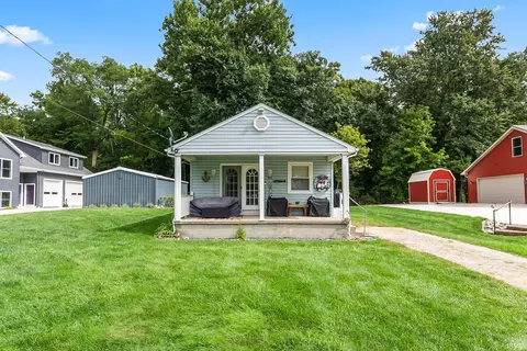 920 Lane 180 Turkey Lk, Hudson, IN 46747