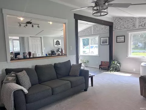 Living - 818 Union St, Covington, IN 47932 photo 1 of 3