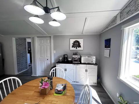 Dining - 818 Union St, Covington, IN 47932 photo 1 of 1
