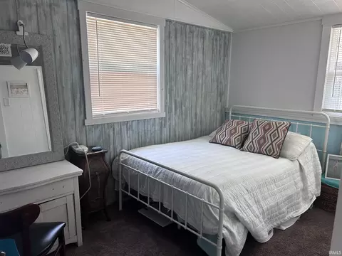 Bedroom - 818 Union St, Covington, IN 47932 photo 2 of 2