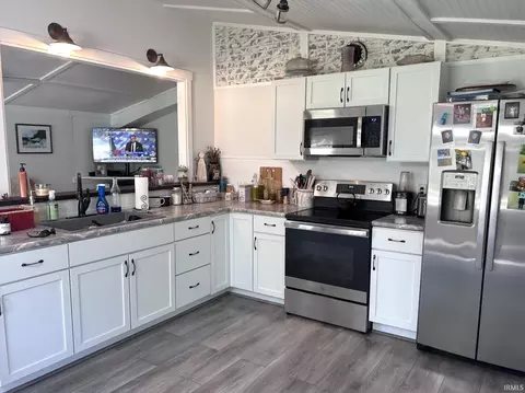 Kitchen - 818 Union St, Covington, IN 47932 photo 1 of 3
