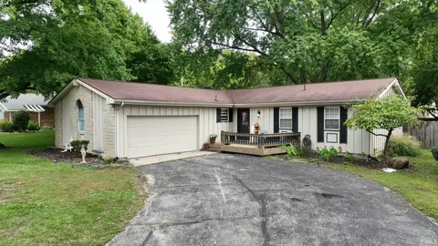 211 N Miller Manor Ct, Monticello, IN 47960