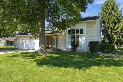 11689 S Strohm Dr, Mishawaka, IN 46545