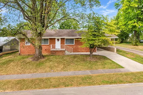 1208 Stratford Dr, Boonville, IN 47601
