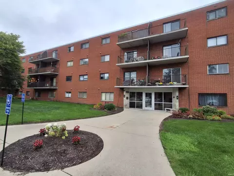 2927 Westbrook B-403 Dr, Fort Wayne, IN 46805