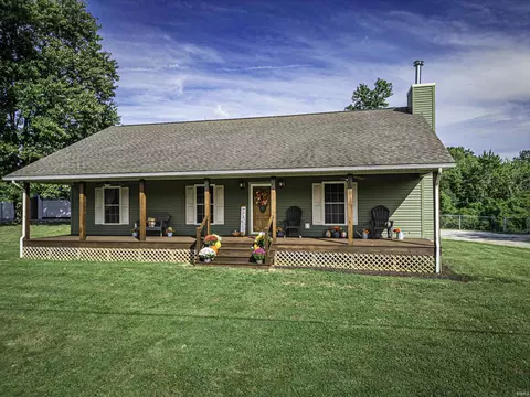 402 S Lakeview Dr, Petersburg, IN 47567