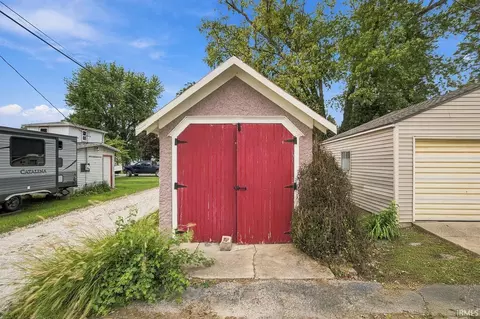 Exterior - 309 E Walnut St, Chalmers, IN 47929 photo 5 of 6