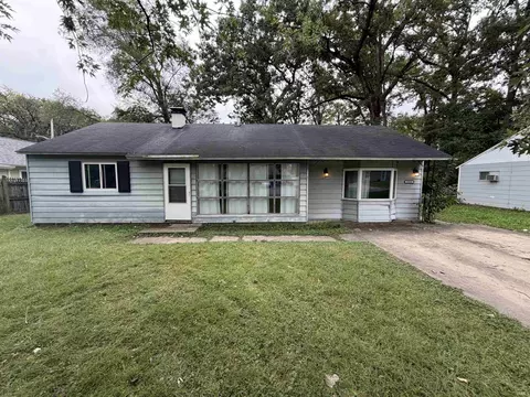 1615 Babcock Dr, Fort Wayne, IN 46819