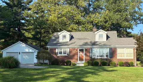 3210 Mesker Park Dr, Evansville, IN 47720
