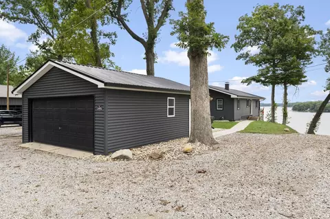 5493 E Colonial Oaks Dr, Monticello, IN 47960