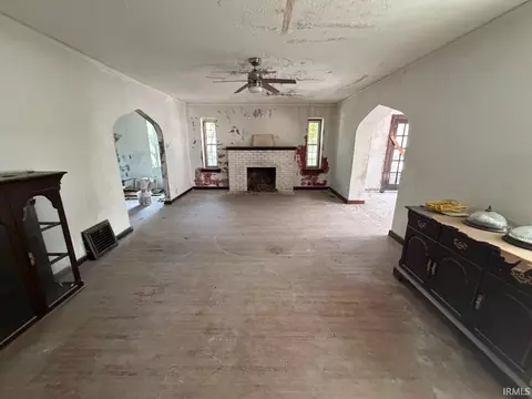 Living - 501 16th St, Bedford, IN 47421 photo 1 of 1