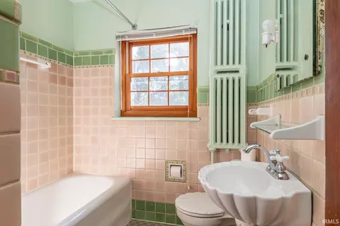 Bath - 603 Eagleson Ave, Bloomington, IN 47401 photo 3 of 4