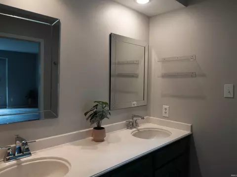Bath - 2202 E Cape Cod Dr, Bloomington, IN 47401 photo 2 of 5