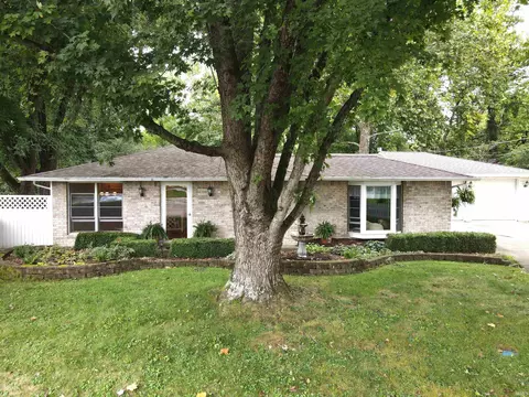 1225 S Colony Ct, Yorktown, IN 47396