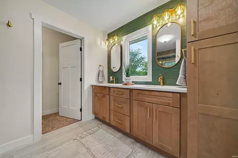 Bath - 52105 Arrowhead Cir, Granger, IN 46530 photo 2 of 5