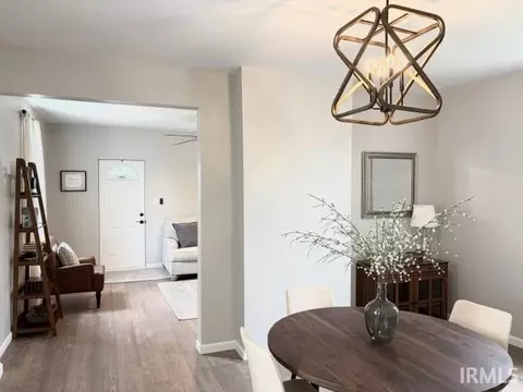 Entry Way - 412 W Main St, Peru, IN 46970 photo 1 of 4