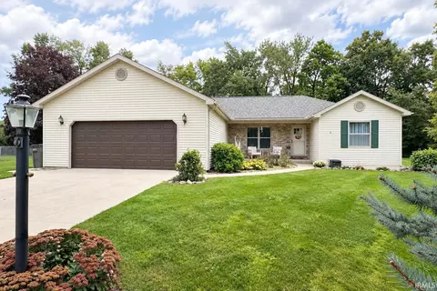 216 Cindy Ct, Millersburg, IN 46543