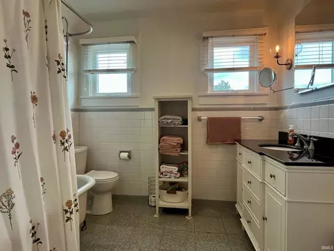 Bath - 79 W 3rd St, Peru, IN 46970 photo 2 of 5