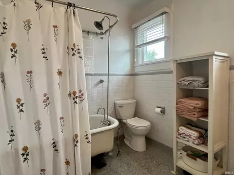 Bath - 79 W 3rd St, Peru, IN 46970 photo 3 of 5
