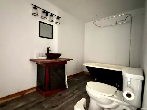 Bath - 2959 Lawrenceport Rd, Mitchell, IN 47446 photo 1 of 1