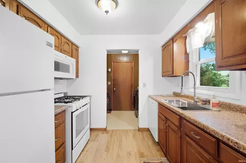 Entry Way - 606 E Main St, Fowler, IN 47944 photo 1 of 1