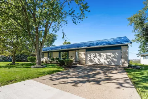 865 E Water St, Berne, IN 46711