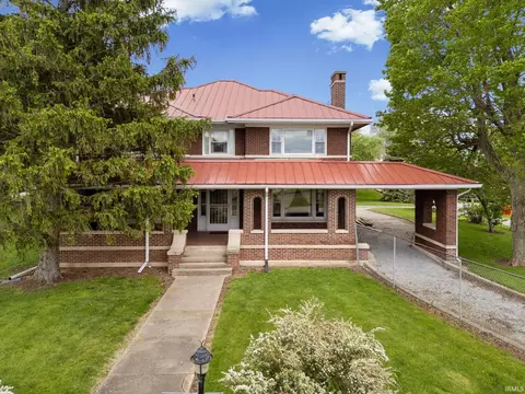 103 E Walnut St, Chalmers, IN 47929