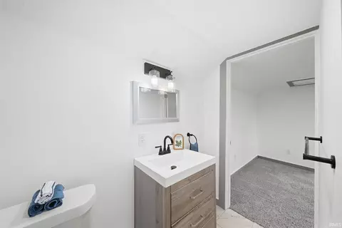 Bath - 307 E Covell St, Garrett, IN 46738 photo 2 of 3