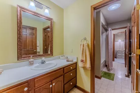 Bath - 660 Lems Way, Wabash, IN 46992 photo 4 of 6