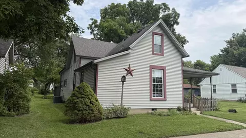 2414 S Vine St, Yorktown, IN 47396