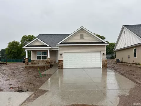 360 Peace Tree Village Dr #4, Rochester, IN 46975