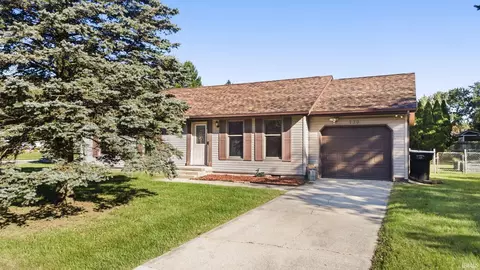 730 Potawatomi Dr, New Carlisle, IN 46552