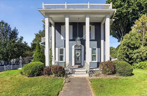 402 N Main St, Nappanee, IN 46550