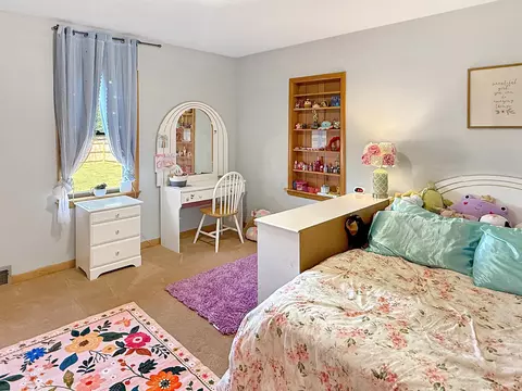 Bedroom - 110 E 32nd St, Jasper, IN 47546 photo 6 of 7