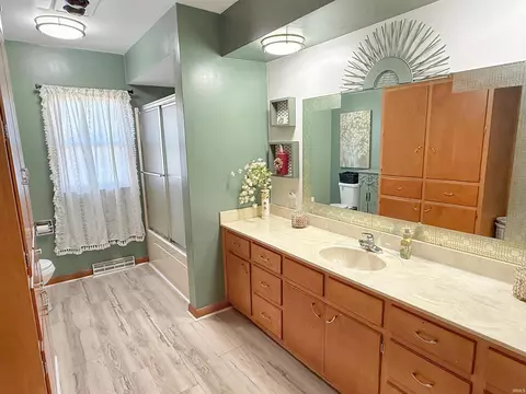 Bath - 110 E 32nd St, Jasper, IN 47546 photo 2 of 5