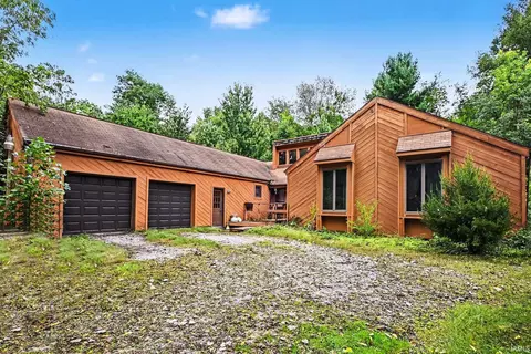 9416 E Natti Crow Rd, Syracuse, IN 46567